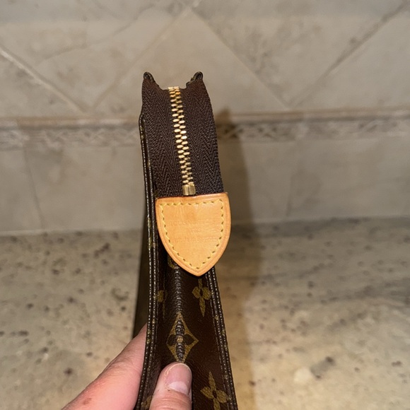 Louis Vuitton Poche Toilette Monogram Bag - Picture 5 of 6